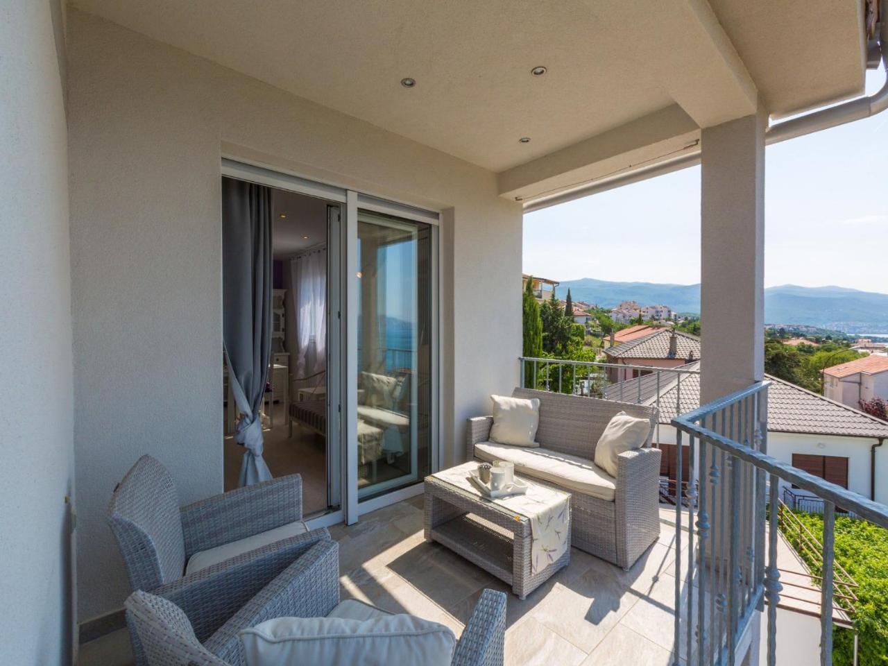 Apartments Lavarin Novi Vinodolski Exterior foto